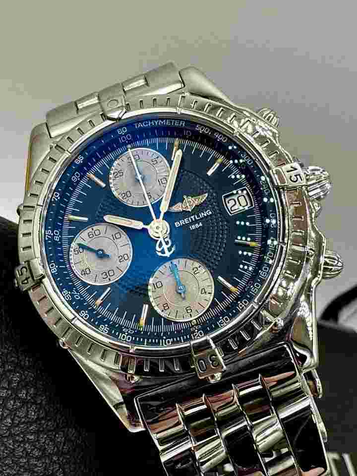 Breitling Chronomat
A13050 Chronograph 39mm Swiss Automatic Blue Dial STUNNING