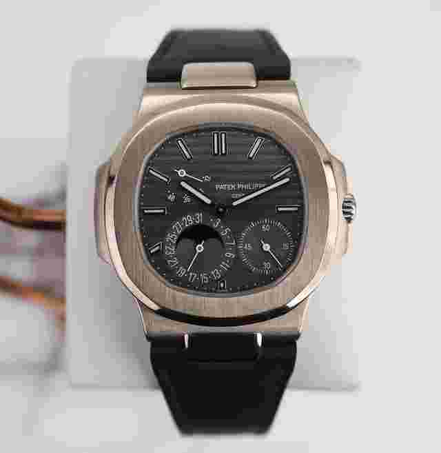 Patek Philippe Nautilus
                           
                                 Moonphase 40mm White Gold Grey Dial 5712G