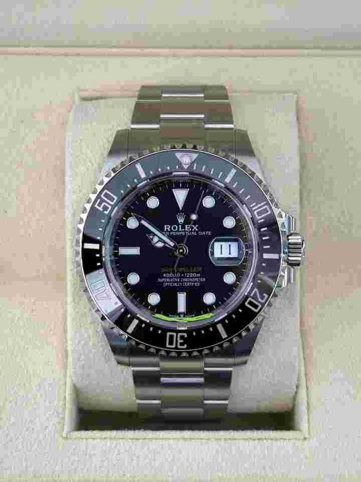 Rolex Sea-Dweller
NUOVO 2023 Novembre scritta rossa full set con documenti e scatola