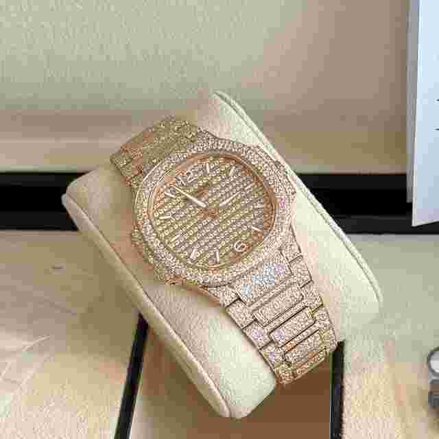 Patek Philippe Nautilus
                           
                                 2024 Nautilus Paved Factory Diamond Rose Gold 35mm 7118/1450R-001 Ladies