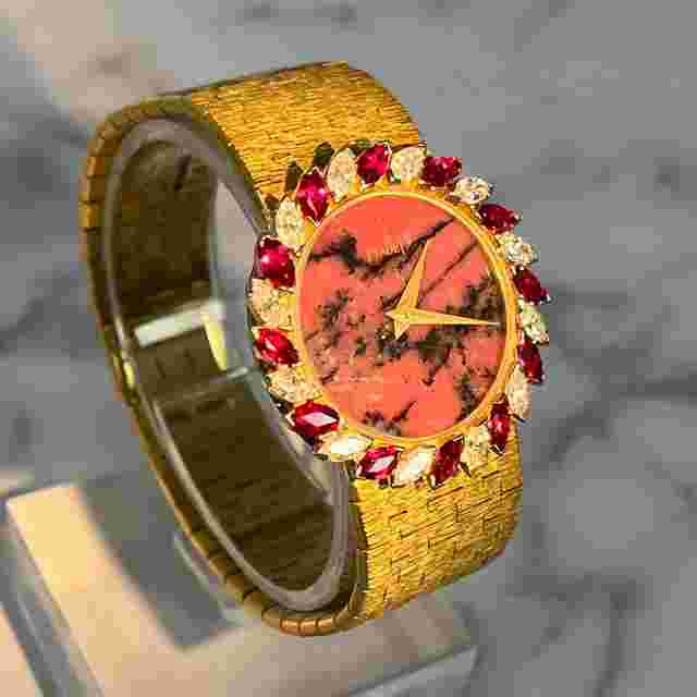 Piaget
                           
                                 Classique 28 mm Round Ruby and Diamond Bezel Yellow Gold Hardstone Ruby Dial Vintage