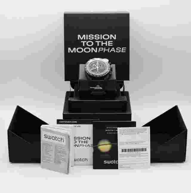Swatch Moonswatch
                           
                                 Black "Snoopy" Moonswatch Mission to the Moonphase