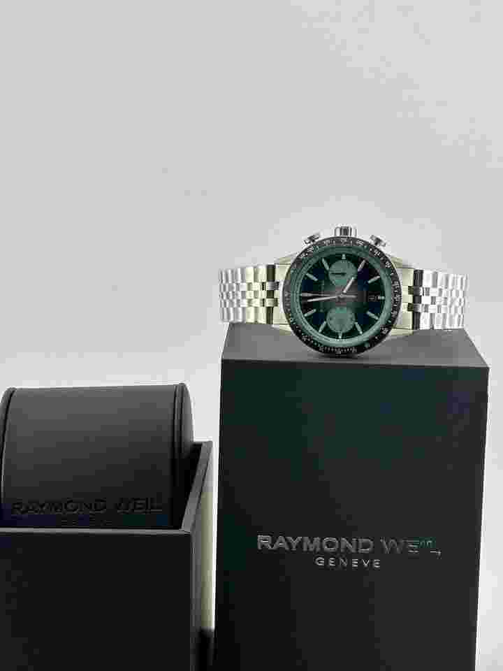 Raymond Weil Freelancer
                           
                                 Pop Men's Automatic Chronograph Bi-Compax Titanium Limited of 400