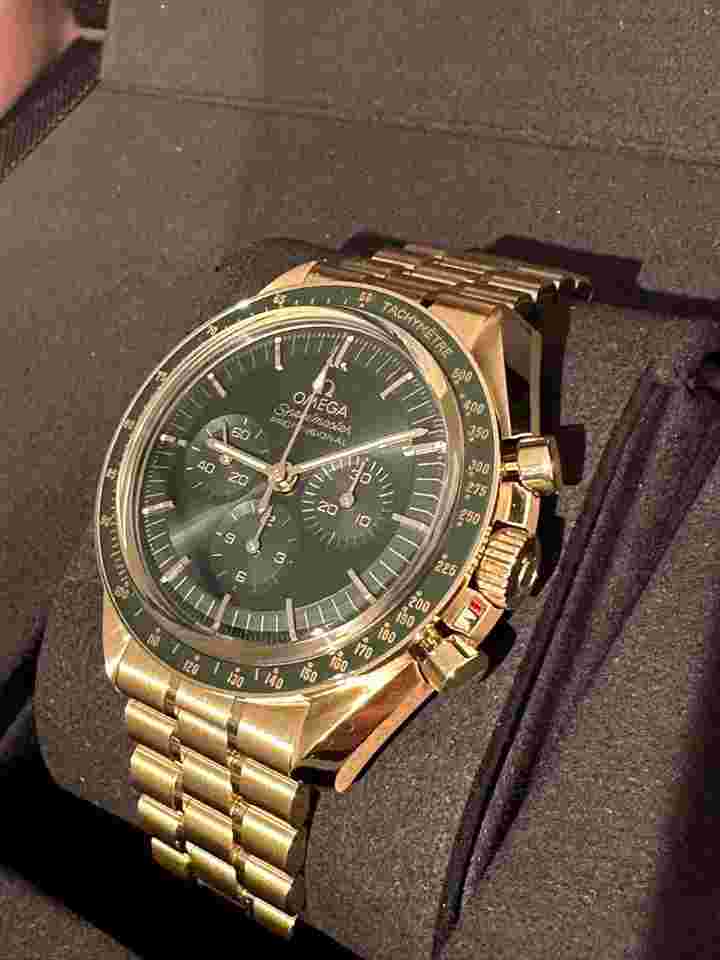 Omega Speedmaster Professional Moonwatch
Green