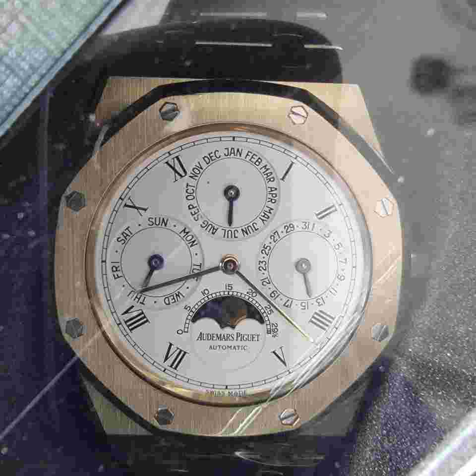 Audemars Piguet Royal Oak Perpetual Calendar
                           
                                 25654BA