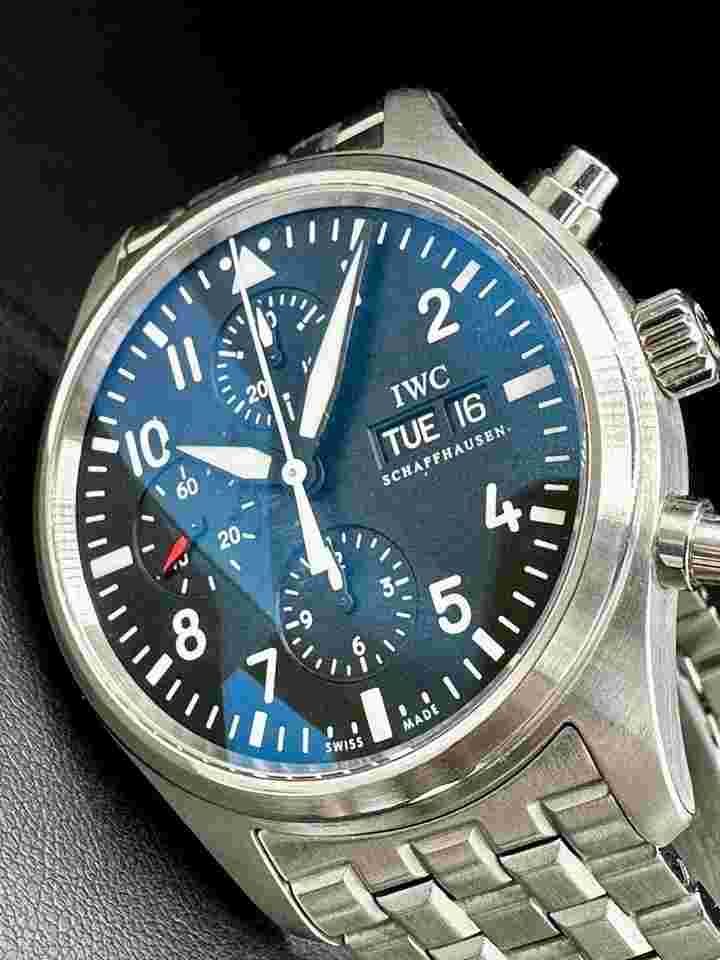 IWC Pilot Spitfire Chronograph
Swiss Auto IW371704 42mm Stainless Steel 3717-04