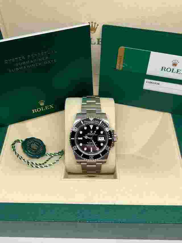 Rolex Submariner Date
                           
                                 116610LN Black Ceramic 40mm Full Set