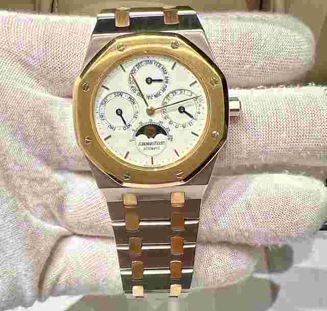 Audemars Piguet Royal Oak Perpetual Calendar
                           
                                 25654BA extrait d'archive + box
