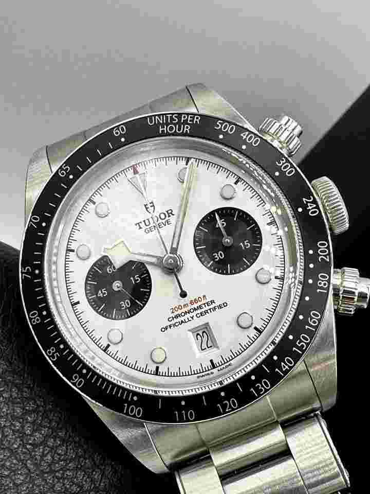 Tudor Black Bay Chrono
Chronograph M79360N White Dial 41mm 70 Hour Power Reserve Swiss