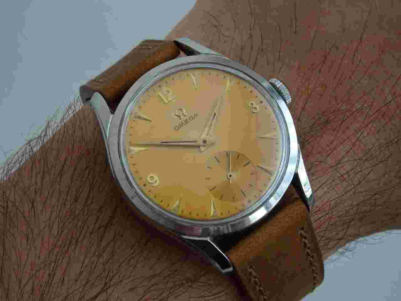 Omega Classic
1950s Vintage Oversize Mens Dress Wristwatch cal 266 ref. 2639 Jumbo Tropical Patina 36mm