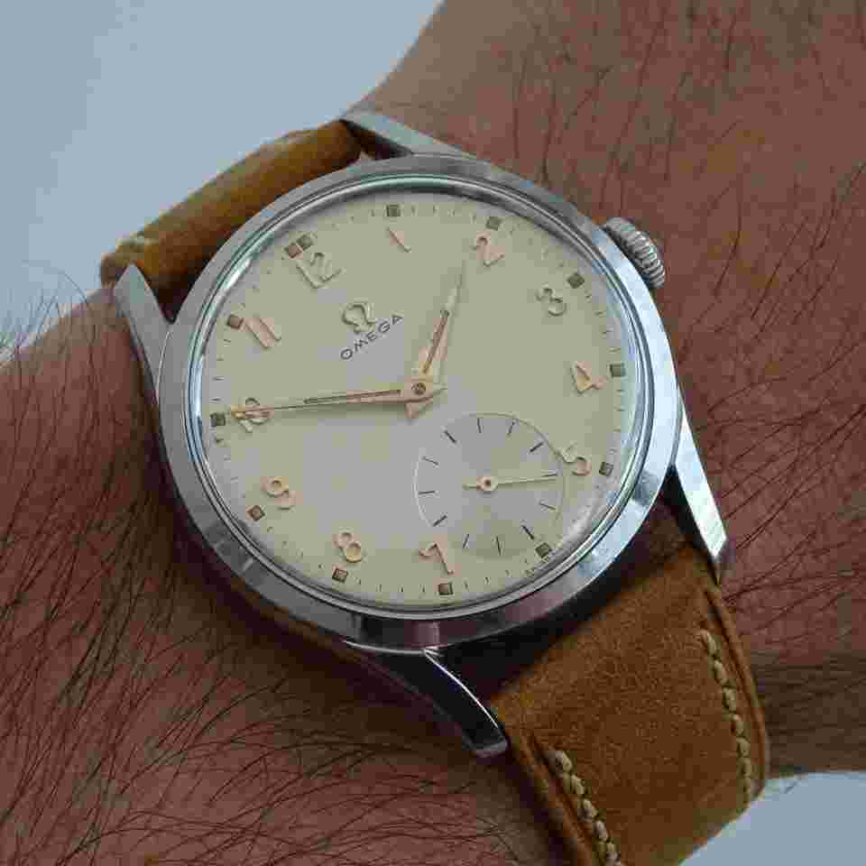 Omega Classic
1950s Vintage Oversize Mens Dress Wristwatch cal 266 ref. 2639 Jumbo 36mm Swiss Made