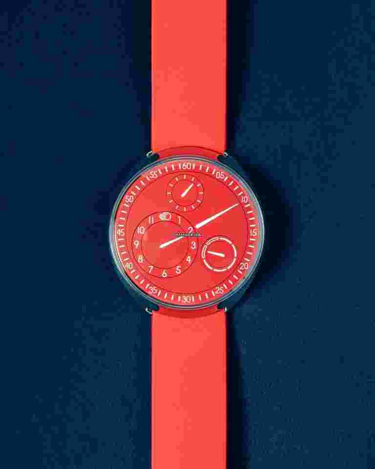 Ressence
                           
                                 Type 1