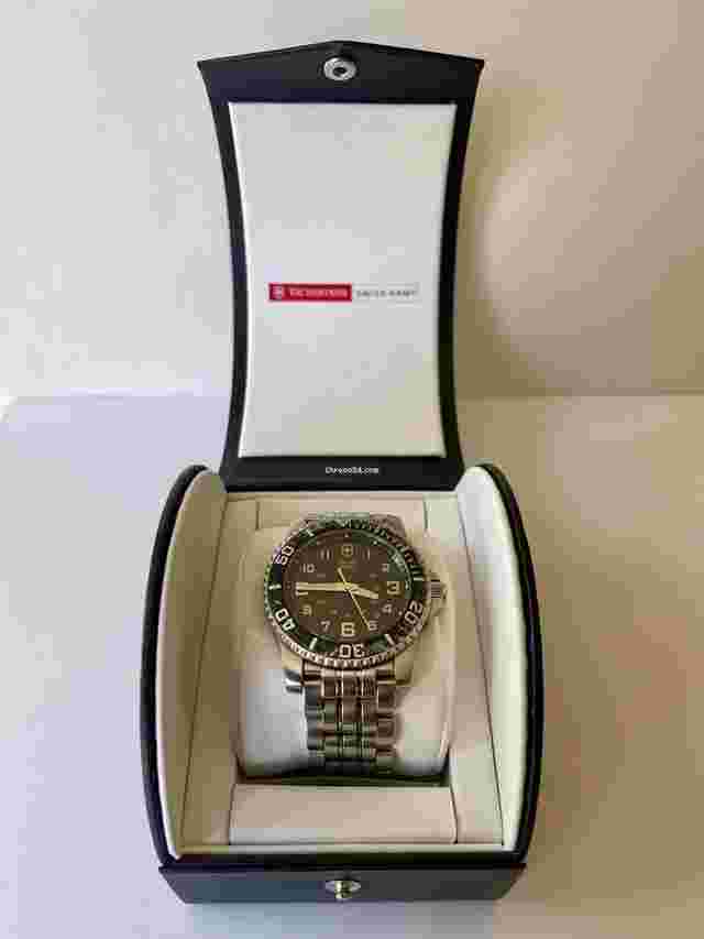 Victorinox Swiss Army
                           
                                 Calendar Date 24Hours Black Dial Large S/Steel Screw Down Back Papers Original Box Swiss