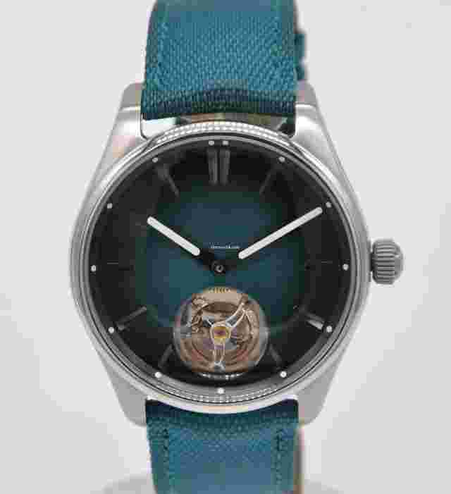 H.Moser & Cie.
                           
                                 Pioneer Tourbillon Limited Steel Blue Lagoon Fumé 3804-1205 Strap