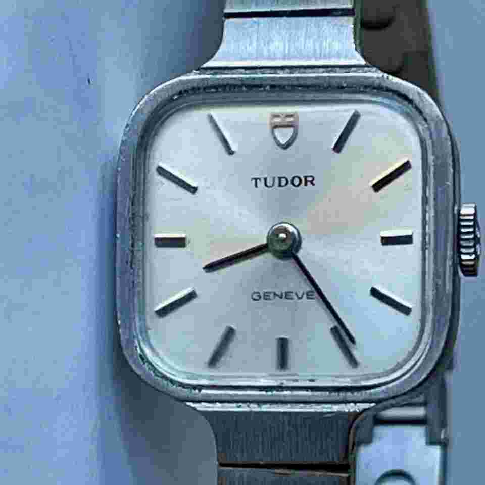Tudor Style
Ladies Square Stainless Steel made by Rolex Ref.9555 Art Deco Style Vintage Swiss Made