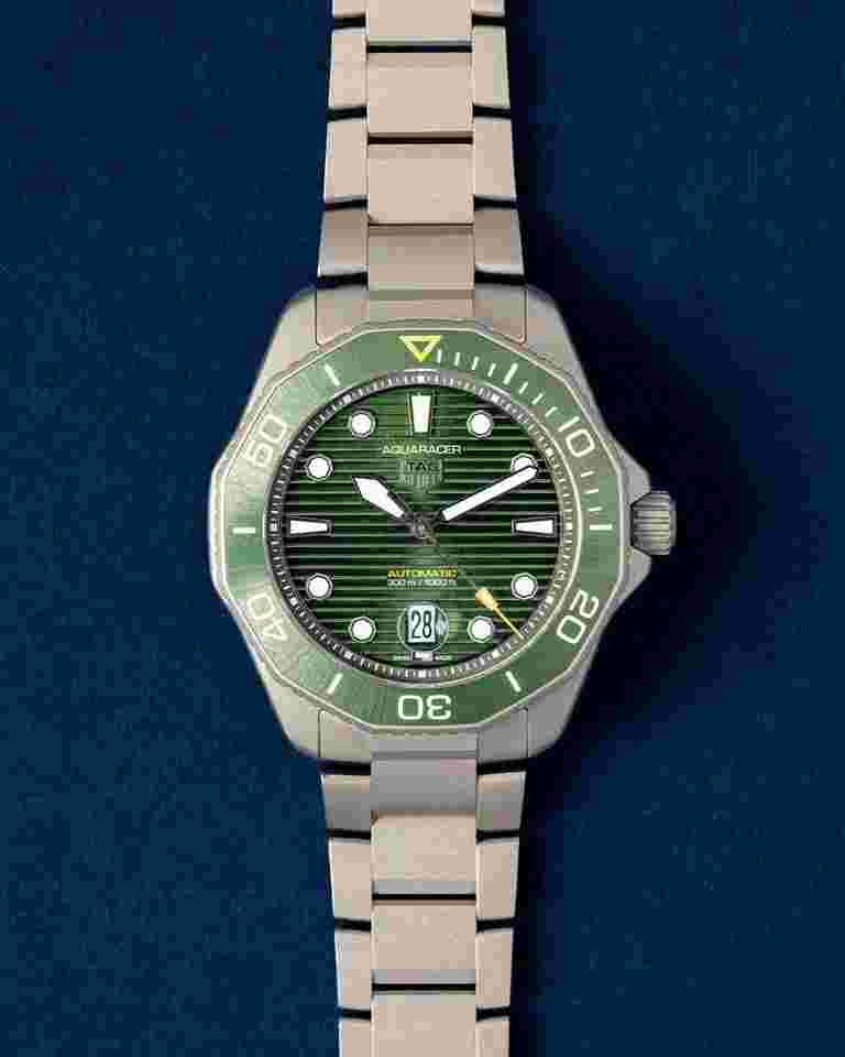 TAG Heuer Aquaracer
                           
                                 WBP208B
