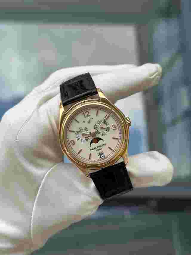 Patek Philippe Annual Calendar
                           
                                 box and extract from the archives 2008