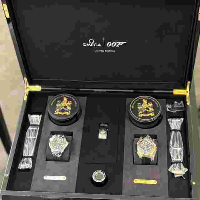 Omega Seamaster Diver 300 M
                           
                                 James Bond Set Limited Edition Set of 257 New