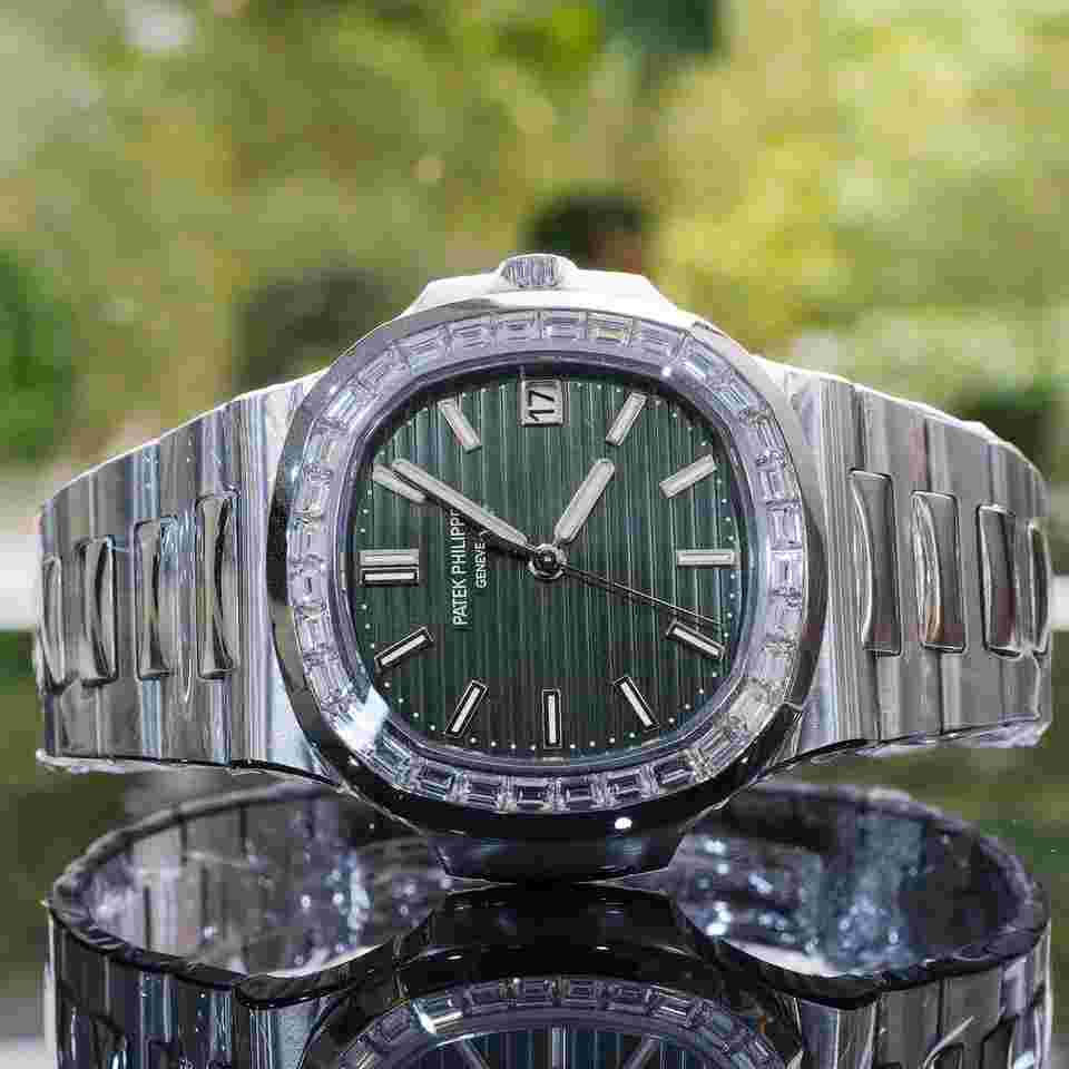 Patek Philippe Nautilus
Unworn 2021 Nautilus 5711/1300A Green Dial