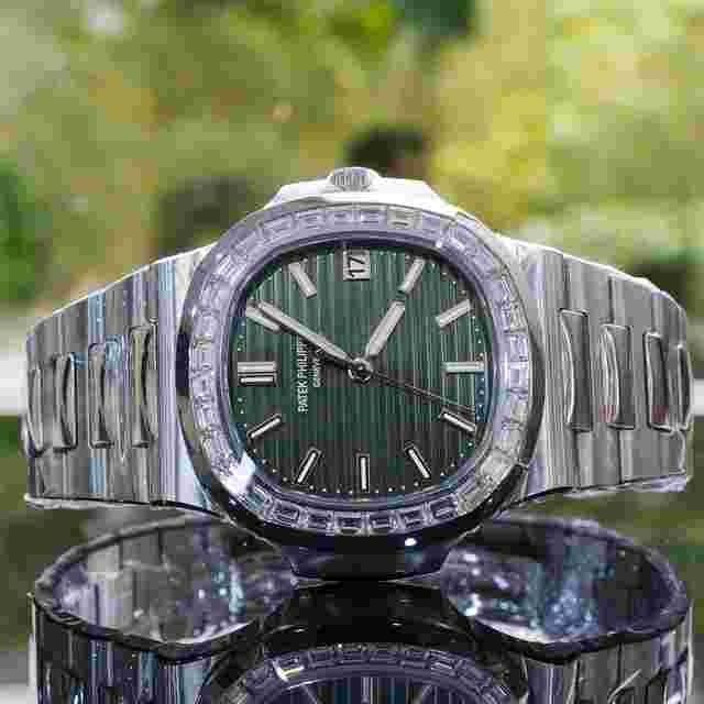 Patek Philippe Nautilus
                           
                                 Unworn 2021 Nautilus 5711/1300A Green Dial