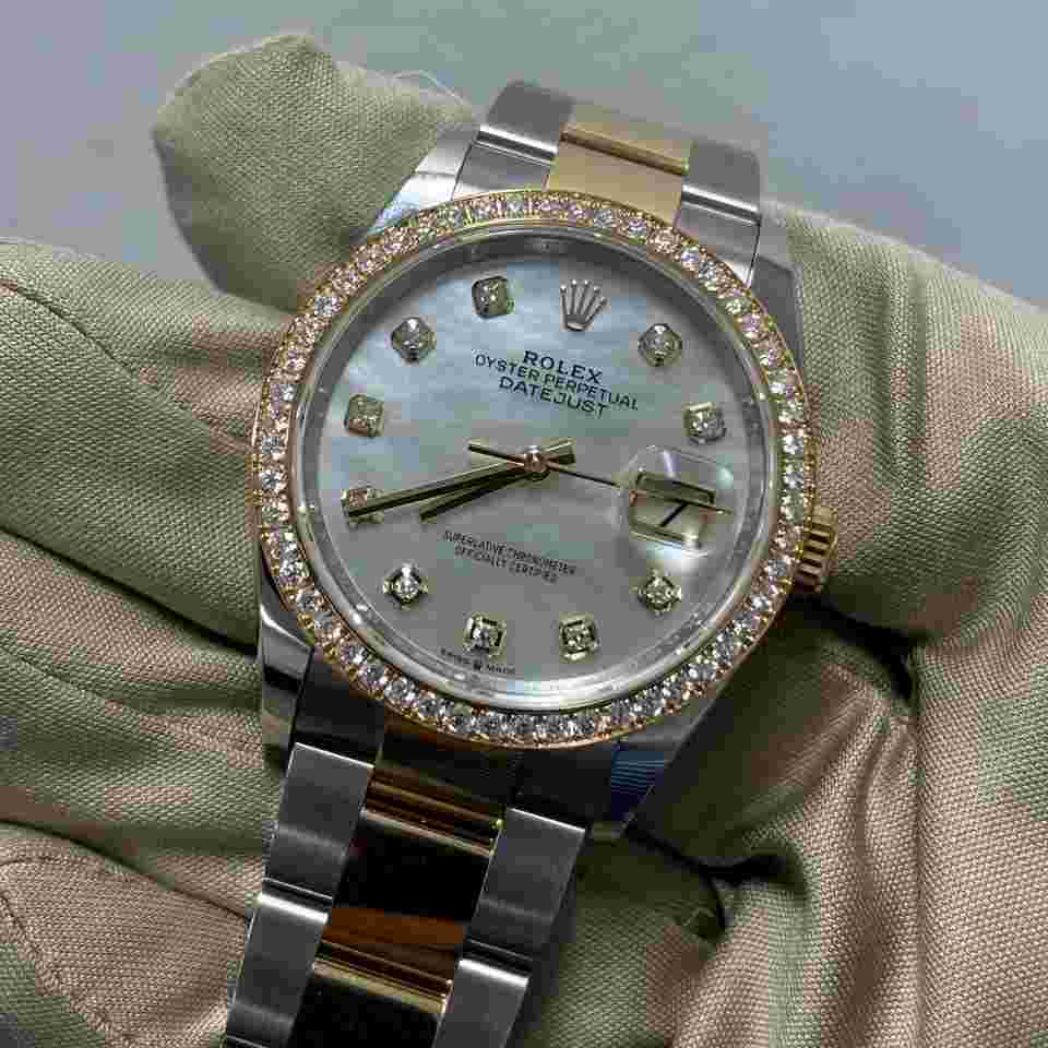 Rolex Datejust 36
Two Tone / Diamond Mother of Pearl Dial / Oyster / NEW 2024 / BOX AND PAPERS