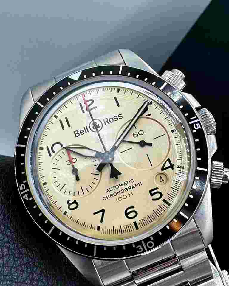 Bell & Ross BR V2
Vintage BR V2-94 Military Beige Chronograph Swiss Automatic 41mm