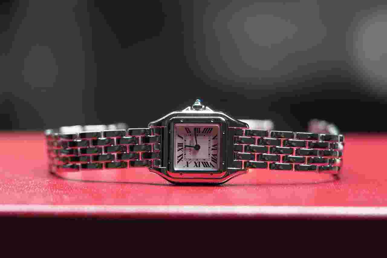 Cartier Panthère
2025 Stainless Steel Panthere UNWORN COMPLETE SET Small White Roman Dial