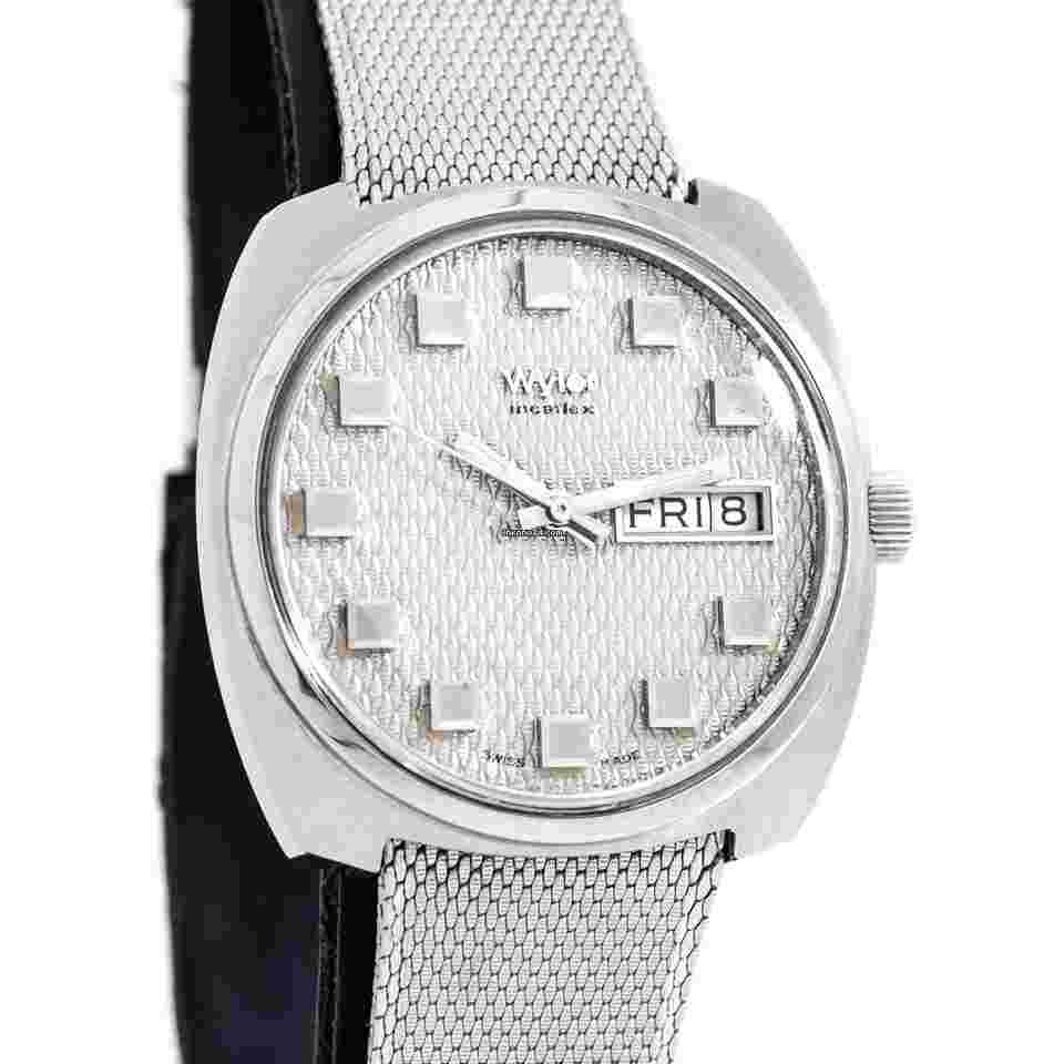Wyler
                           
                                 1960's Vintage Wyler Incaflex Day Date Guilloché Dial Ref. 1-4105 Watch in Stainless Steel ( 14962)