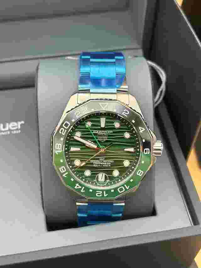 TAG Heuer Aquaracer 300M
                           
                                 Professional 300 Gmt