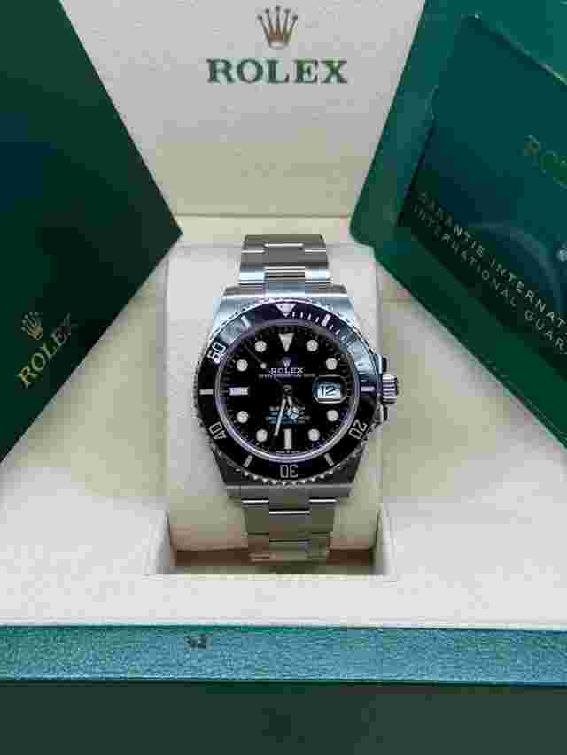 Rolex Submariner Date
                           
                                 41mm Stainless Steel Black Dial 126610LN Complete Set