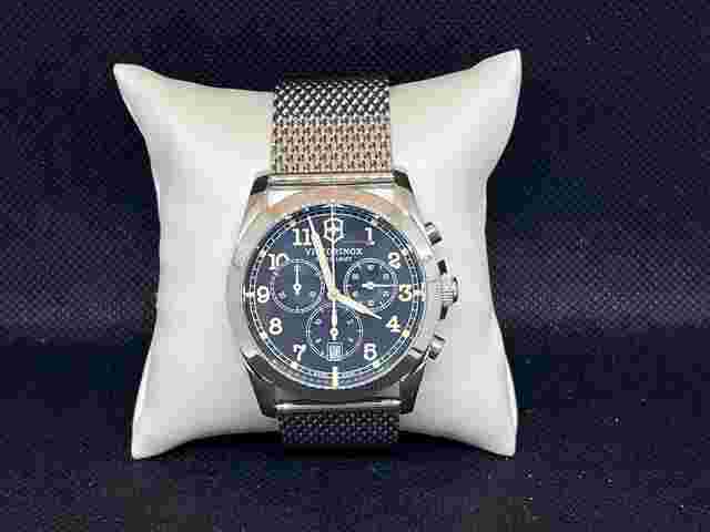 Victorinox Swiss Army Ambassador
                           
                                 Clous De Paris