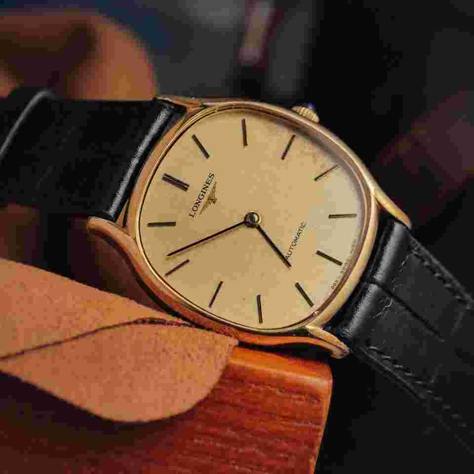 Longines
Linen Gold Dial / 20 Microns Gold Plated Case / Ref. 4246 / Cal. L993.1