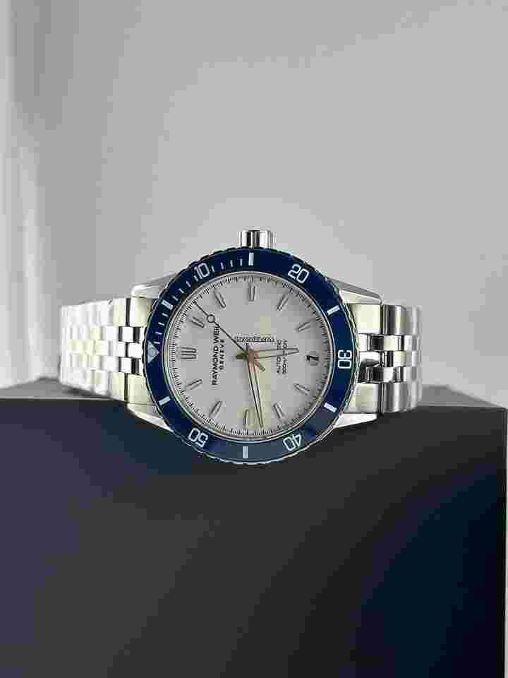 Raymond Weil Freelancer
                           
                                 Diver White Dial Bracelet Watch 36mm