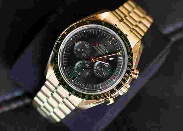 Omega Speedmaster Professional Moonwatch
                           
                                 310.60.42.50.10.001