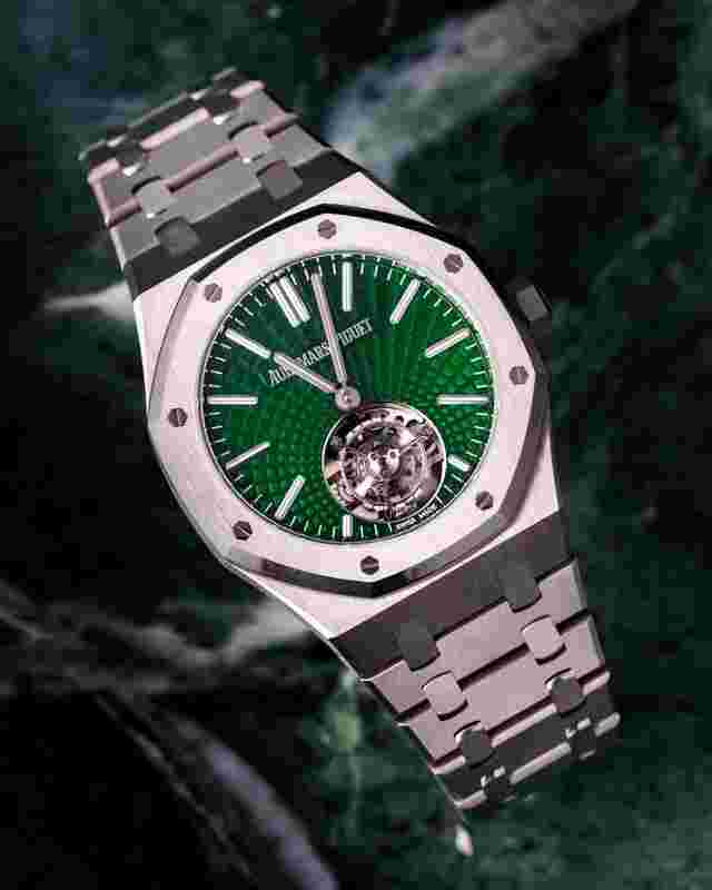 Audemars Piguet Royal Oak Tourbillon
                           
                                 2022 Royal Oak 26534ti flying tourbillion Green