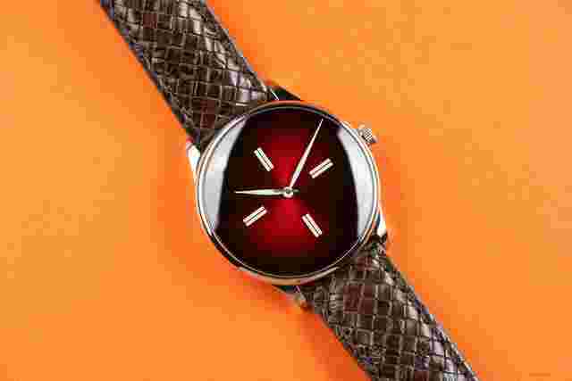 H.Moser & Cie. Venturer
                           
                                 Swiss Mad Fume Limited Edition 50 Pieces Moser 2327.0208