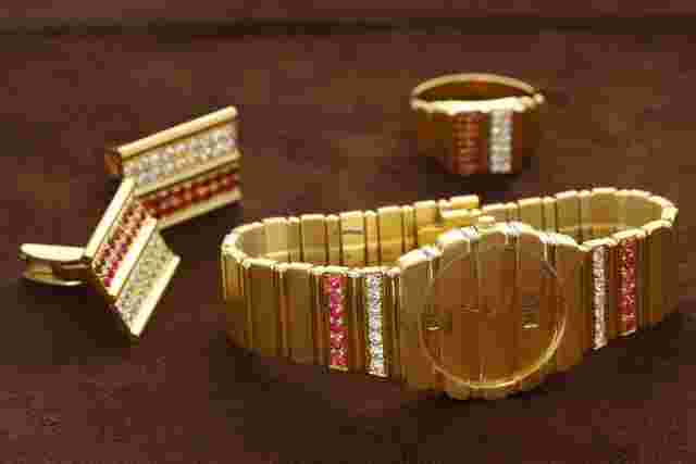 Piaget Polo
                           
                                 Day-Date Grande Diamonds Ruby Set Cufflinks & Ring 18kt Yellow Gold 761 C 701 Rare