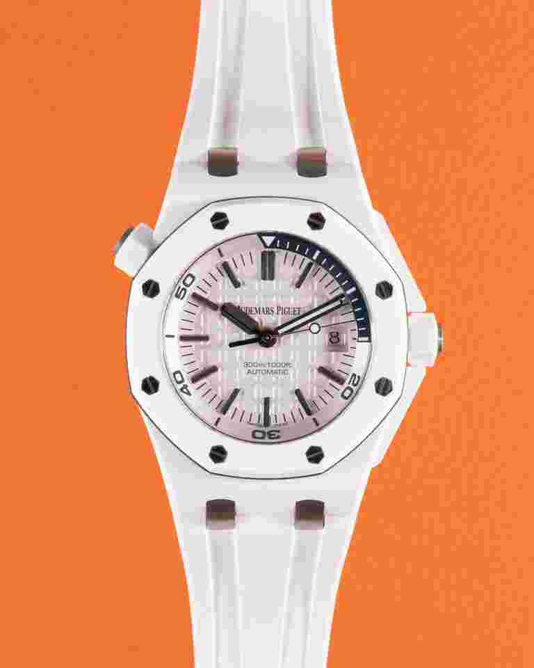 Audemars Piguet Royal Oak Offshore Diver
                           
                                 15707CB / 15707CB.OO.A010CA.01 Diver White Ceramic 2014