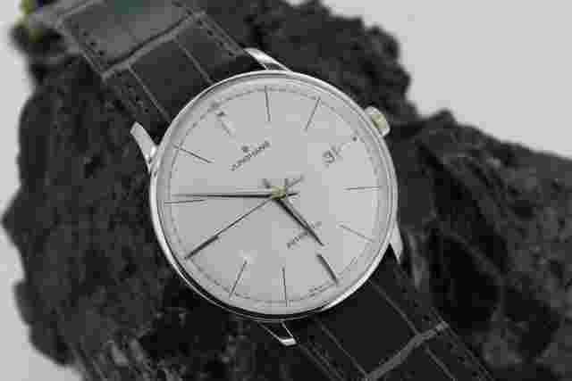 Junghans Meister Classic
                           
                                 Terrassenbau