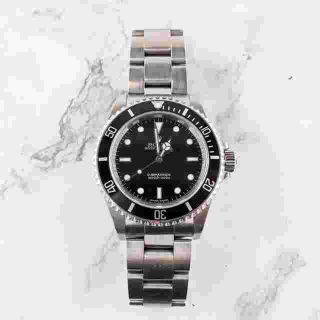 Rolex Submariner (No Date)
                           
                                 14060M