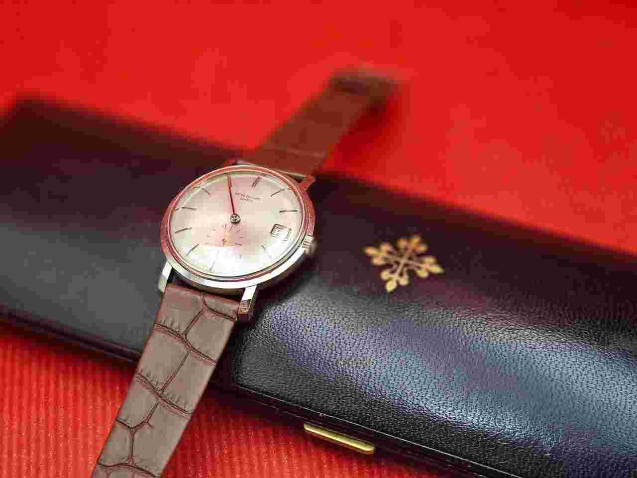 Patek Philippe Calatrava
                           
                                 historical watch artifact watch of the former Polish leader