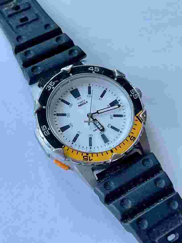 Timex
                           
                                 Indiglo Diver 100 Meters U.S Pat. No4.775.964 4.527.096 Vintage