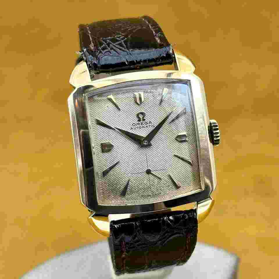 Omega Seamaster Cosmic
Coussin Cosmic Ref 3950 Automatic Jumbo Gold 18k Unpolish Vintage