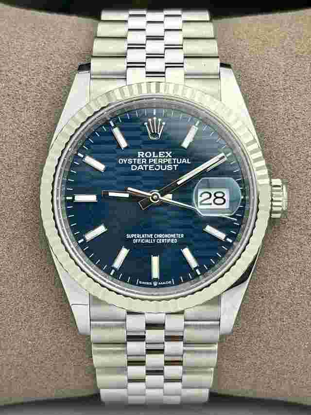 Rolex Datejust 36
                           
                                 Blue Motif Fluted Jubilee
