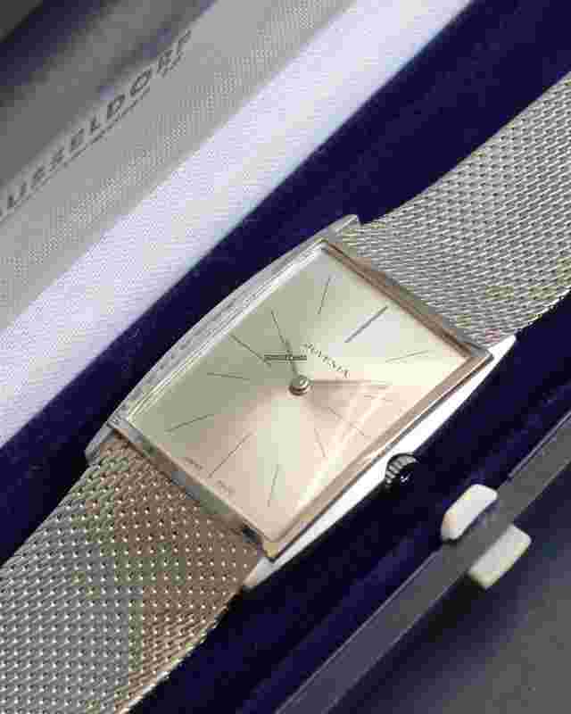 Juvenia
                           
                                 Tank on mesh bracelet