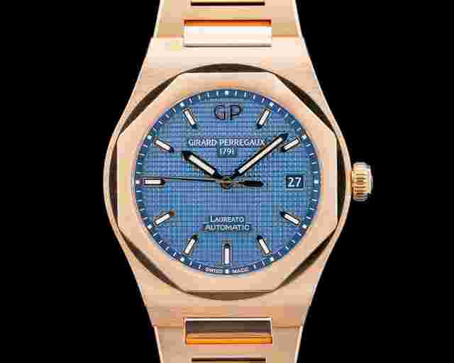 Girard Perregaux Laureato
                           
                                 18K Rose Gold 38mm Blue Dial