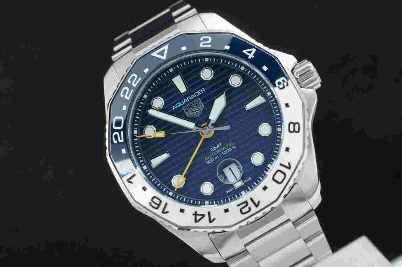 TAG Heuer Aquaracer 300M
                           
                                 Professional GMT 300m + rubber strap