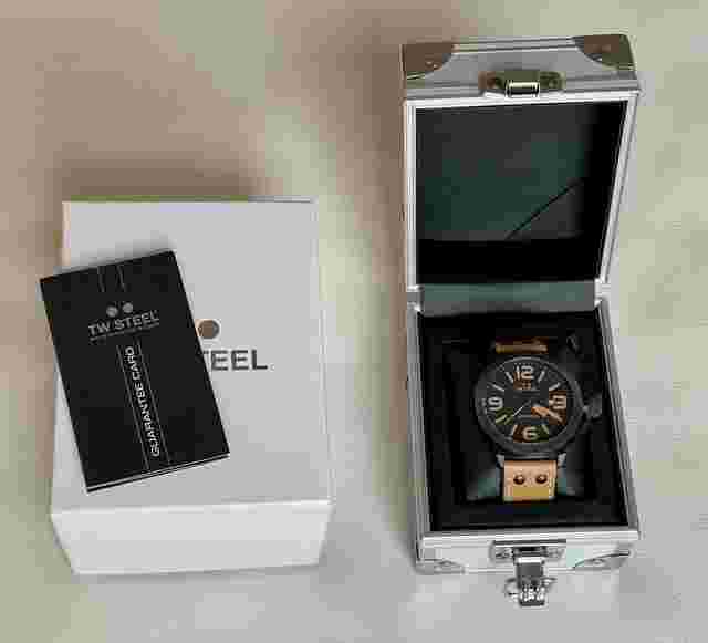 TW Steel CANTEEN LEATHER BLACK CASE AUTOMATIC TWA-202