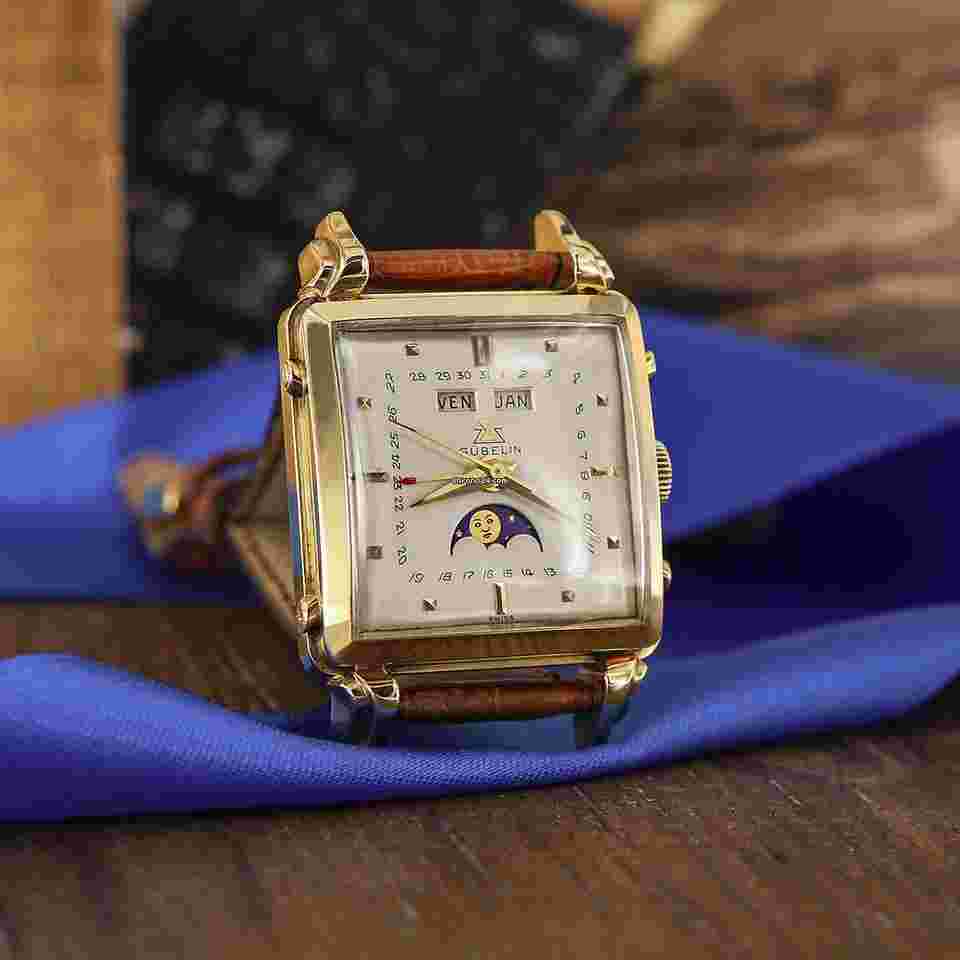 Gübelin
                           
                                 18k Yellow Gold Vintage Square Triple Date Moonphase