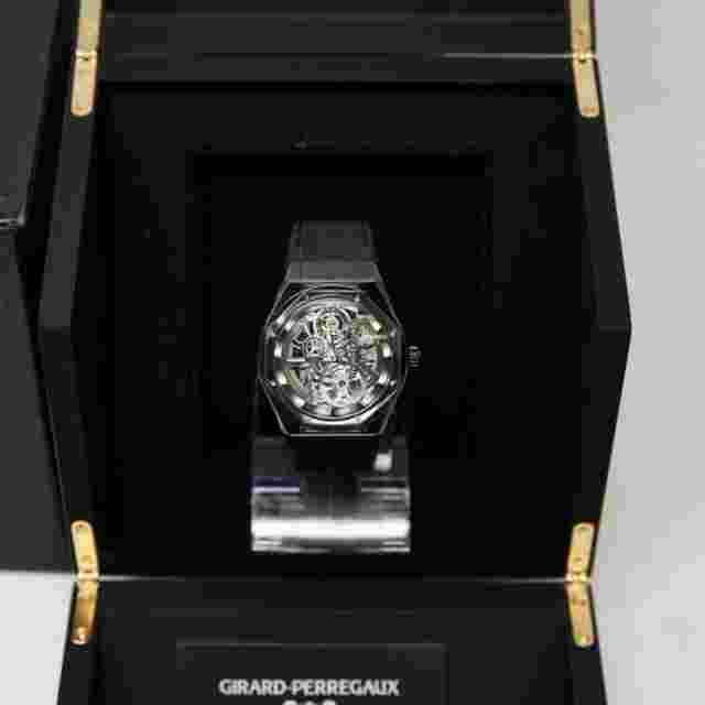 Girard Perregaux Laureato
                           
                                 Absolute Light & Shade Sapphire/Titanium Case Skeleton Dial %5BFULL SET 2024%5D MINT 44mm